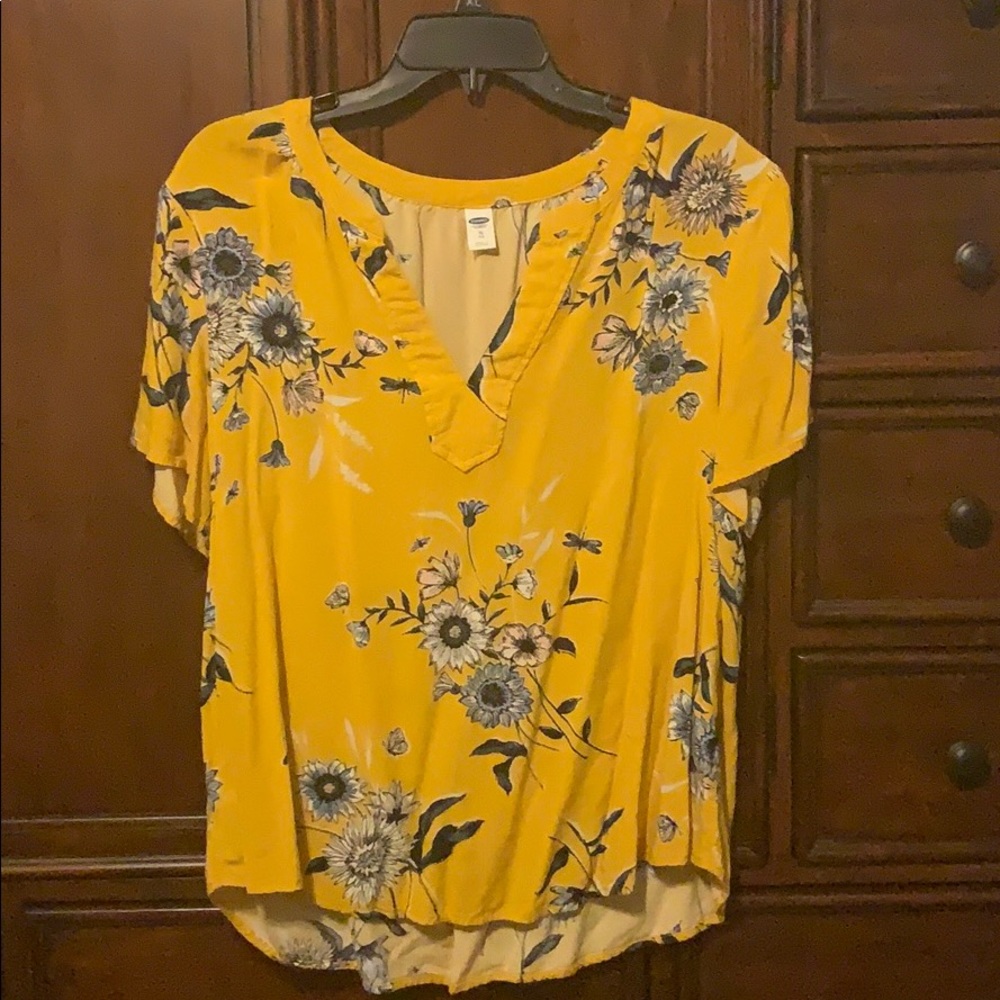Woman’s old navy XL top